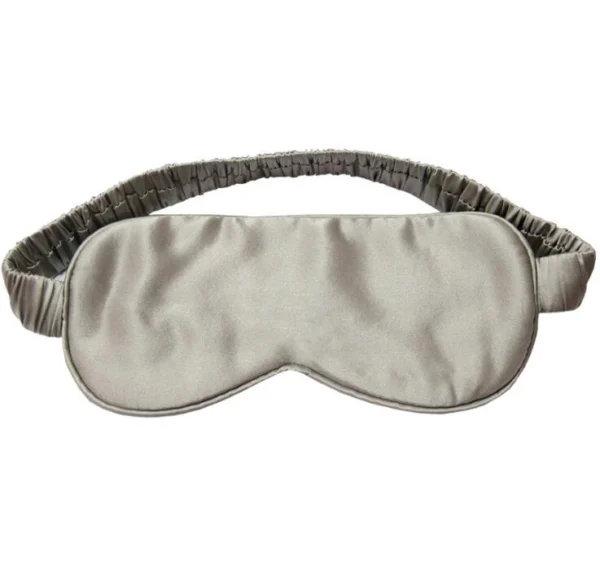 Grijs plat slaapmasker met elastisch bandje op een witte achtergrond